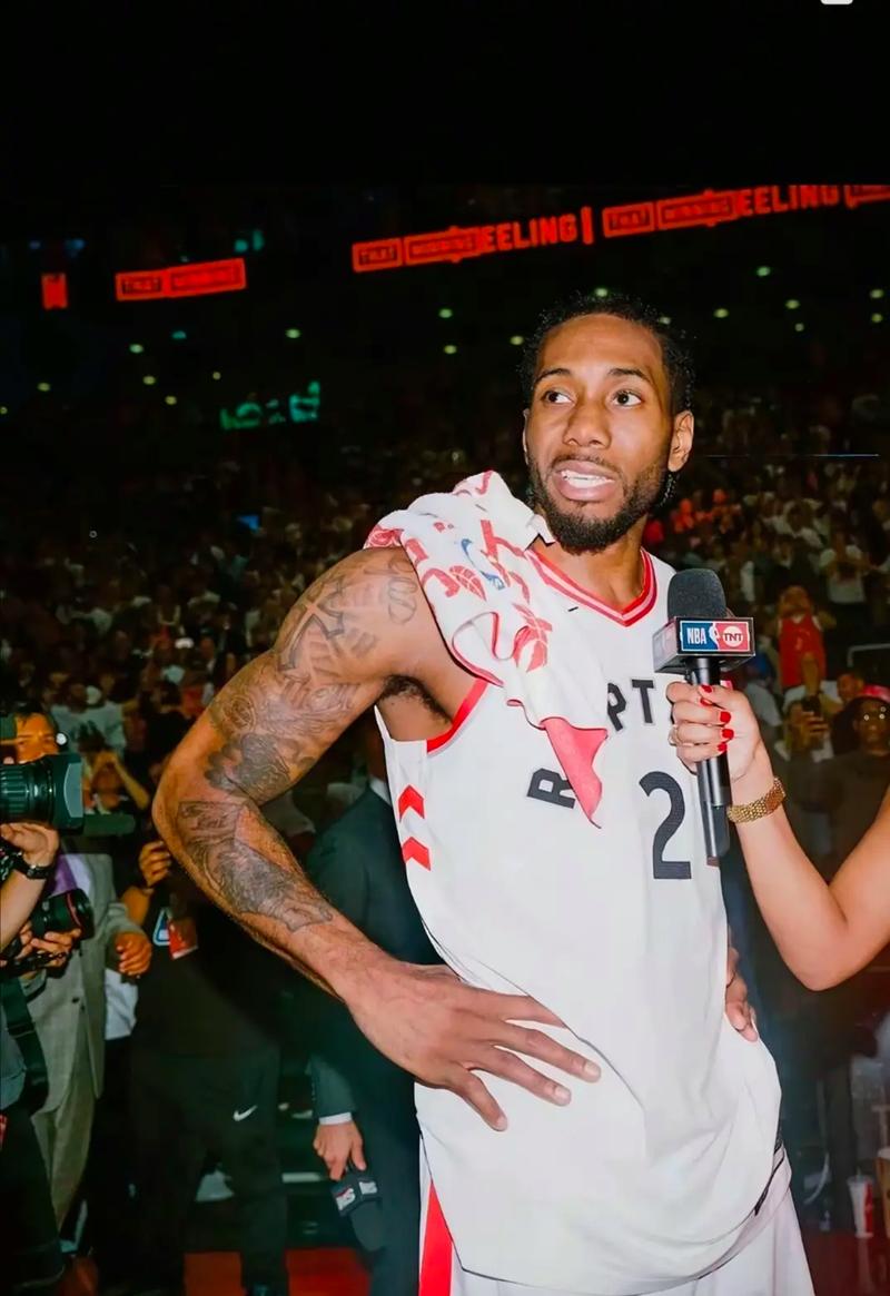 详解棒球规则中的捕手干扰判定对打击方在两好球后的心理平衡作用