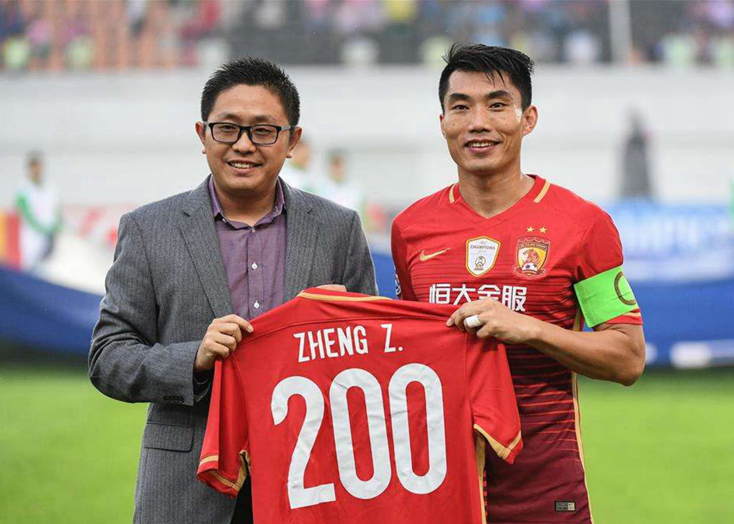 [中超]一球小胜登顶 成都蓉城送上海申花赛季首败