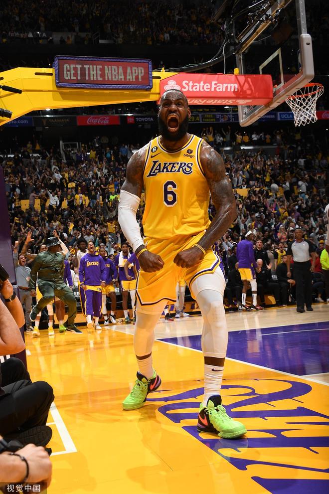 [图]羽联总决赛：石宇奇2-0李诗沣 取小组赛开门红