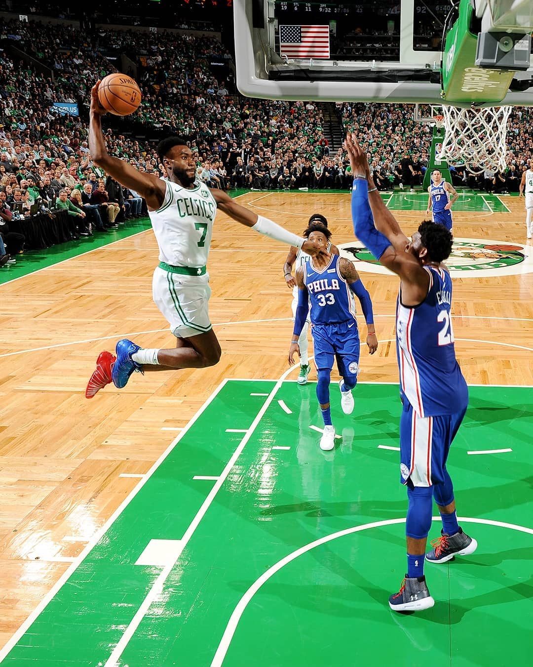 详解棒球规则中的投手重心违例判定