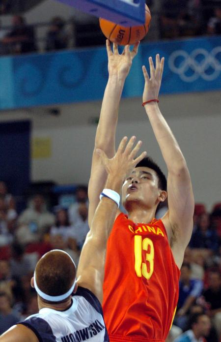 字母哥21分雄鹿送湖人连败 詹姆斯26+9+10东契奇24分6犯