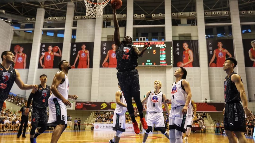 [冰雪]苏翊鸣获得男子单板坡面障碍技巧银牌