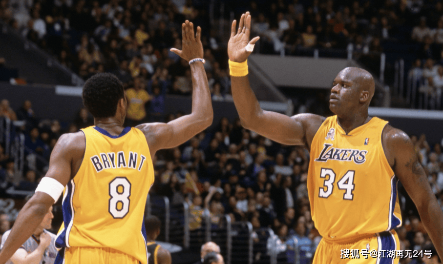 篮球勇士球星连中五记三分引全场欢呼