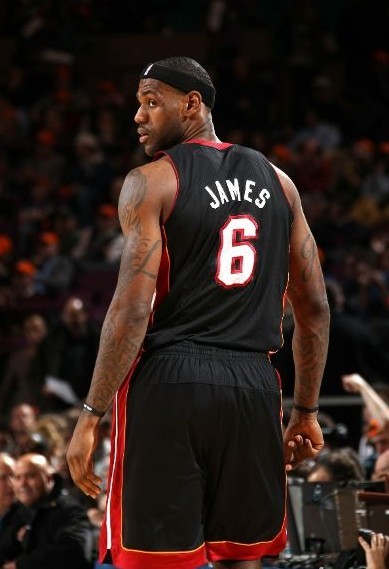 话题｜萨拉赫无缘欧冠名单 离开利物浦倒计时？