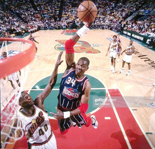 斯坦·穆休在红雀队主场进行的告别赛中再次击出安打，完美谢幕